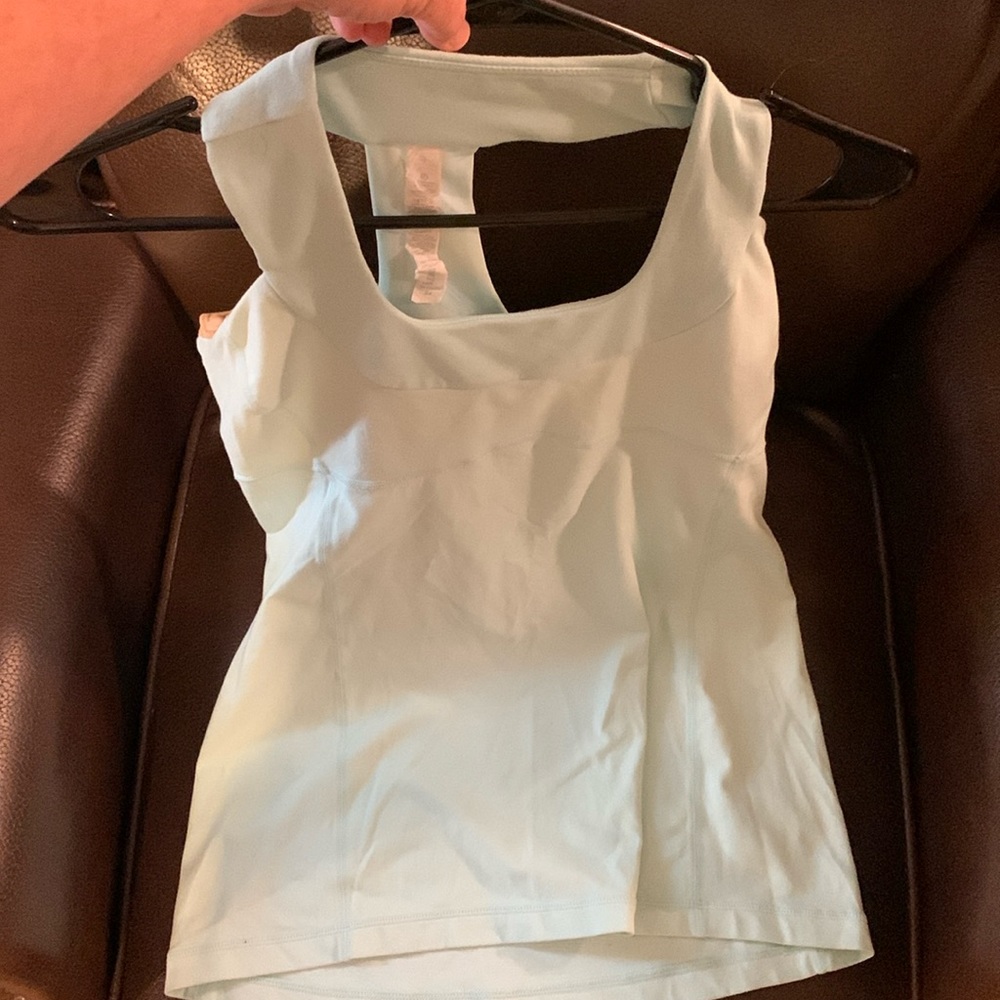 Lulu tank size 8 with rip tag, wash wear